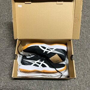 ASICS WOMENS UPCOURT 6 TENNIS SHOES.Womens size 10